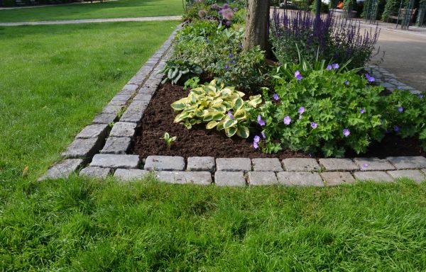 Flower Bed Mulching in Vancouver